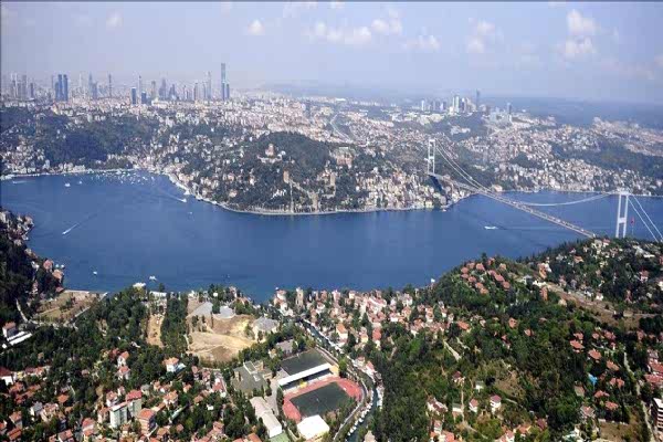 Teknede Boğaz Turu.