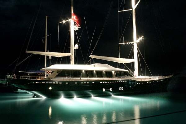Bodrum yatılı yat turu gece.